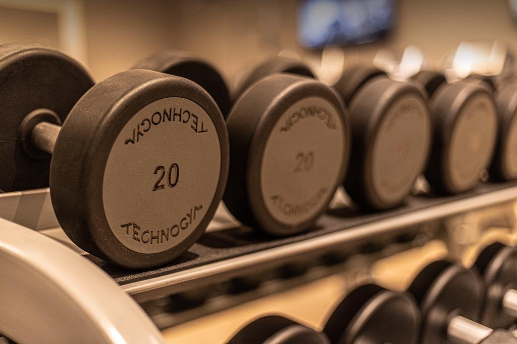 Фитнес центр при отеле Ramada by Wyndham Astana — фото 3