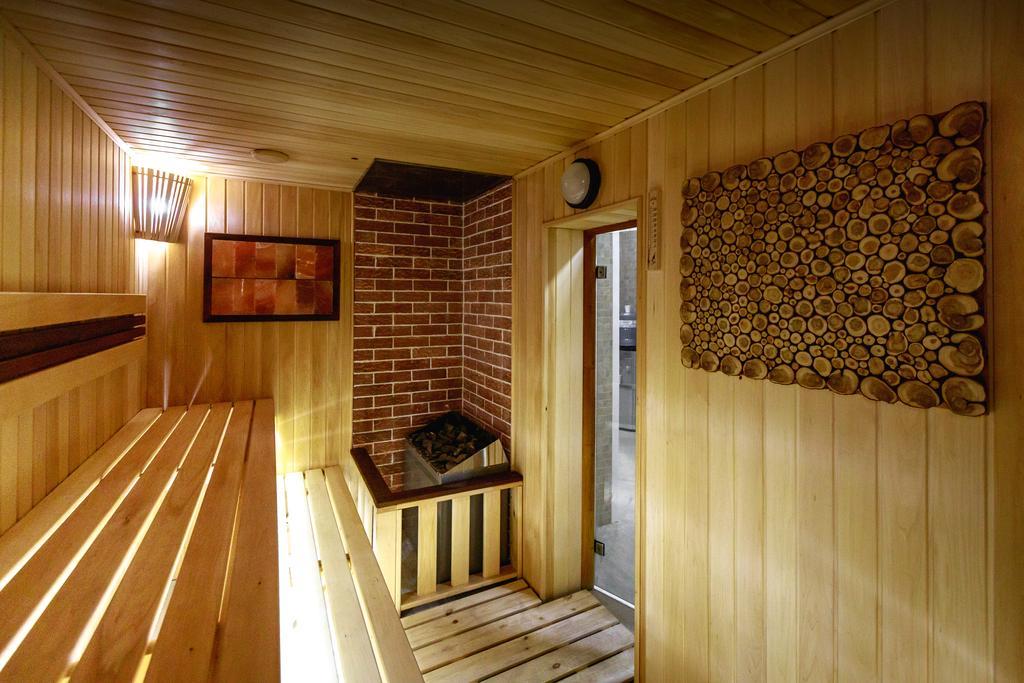 Фитнес центр при отеле Ramada by Wyndham Astana — фото 13