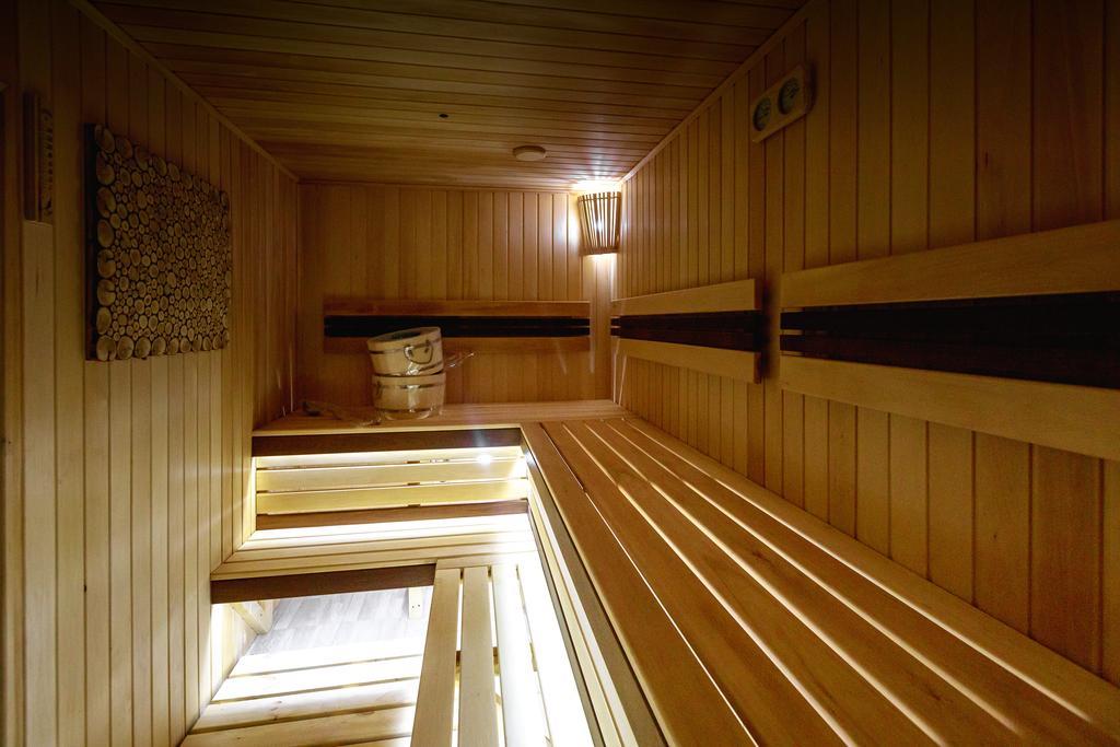 Фитнес центр при отеле Ramada by Wyndham Astana — фото 10