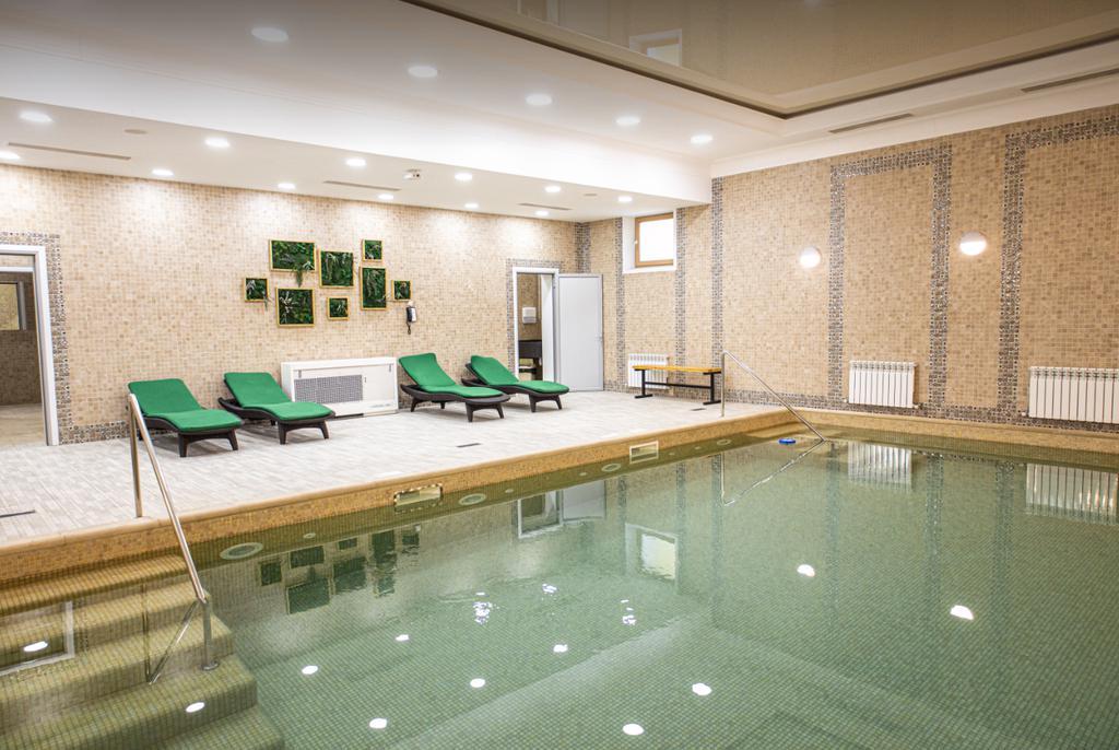 Фитнес центр при отеле Ramada by Wyndham Astana — фото 1