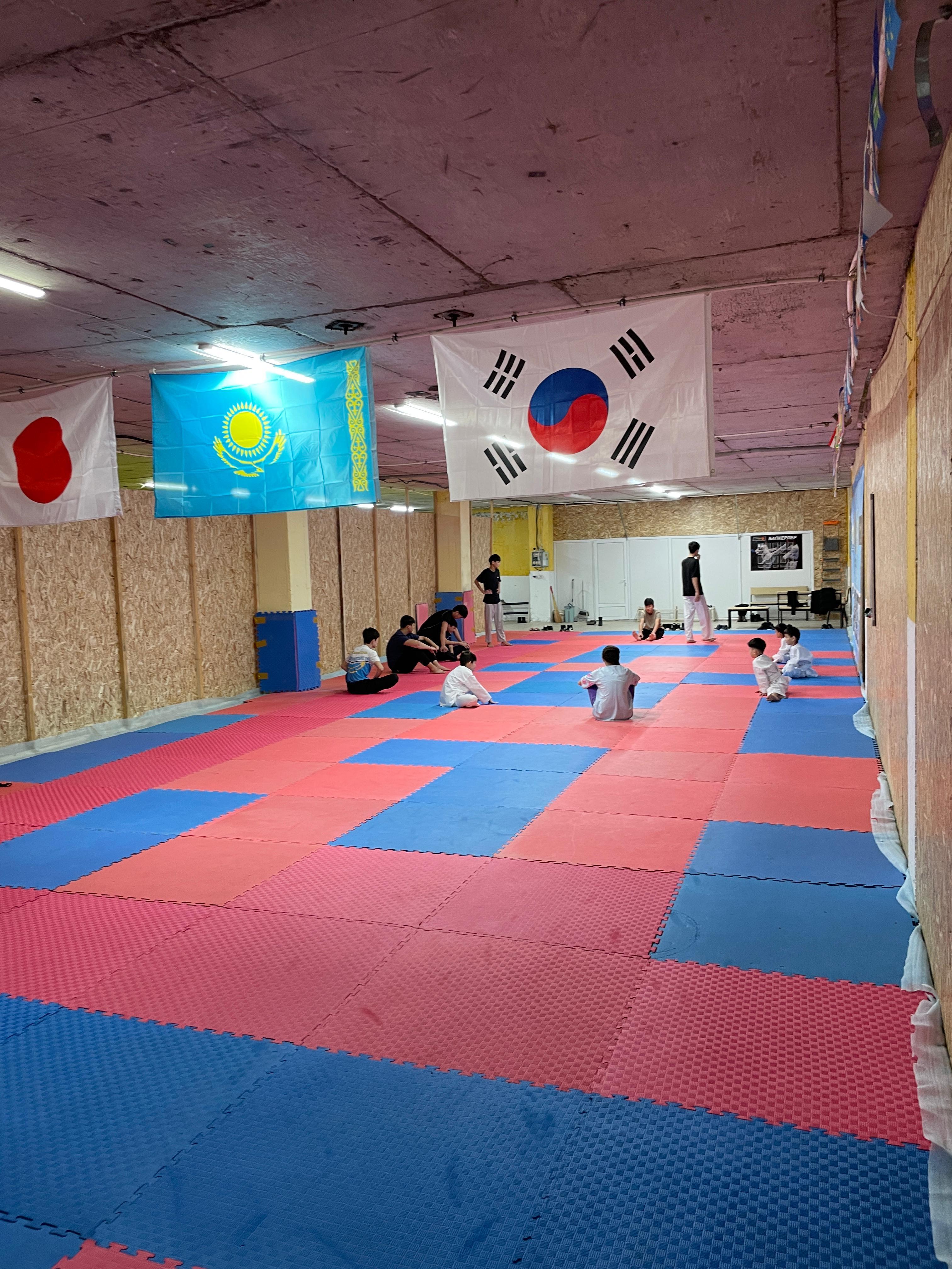 IPPON AqTulpar studio image